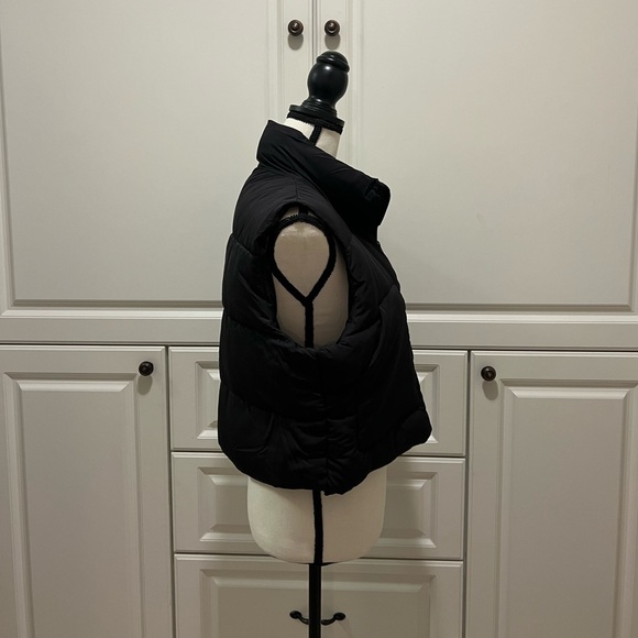 NWT Easel Cropped Puffer Vest Size M - Picture 8 of 13